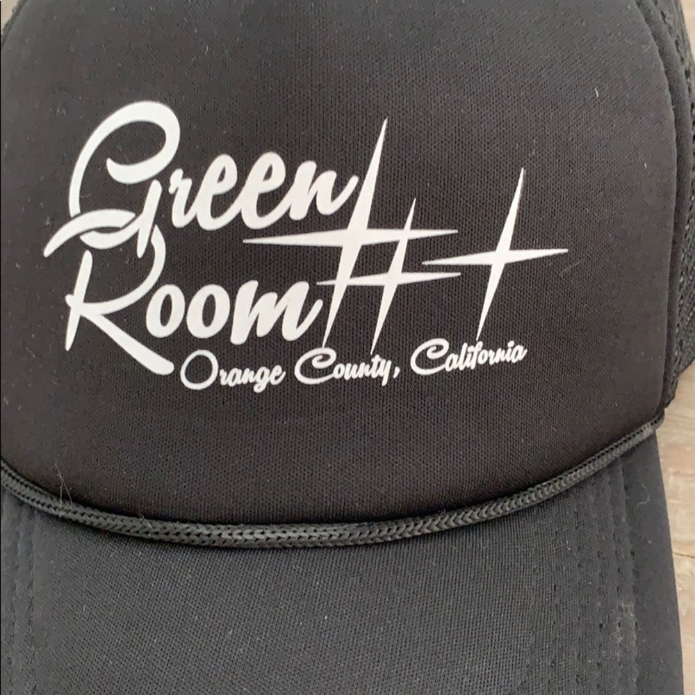 Green Room Hat - Picture 2 of 3